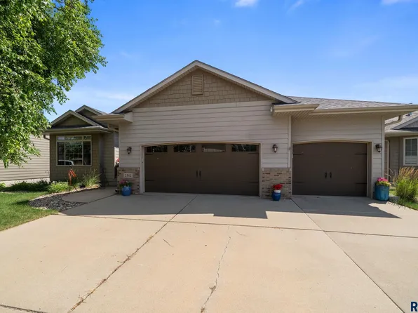 2512 S Lancaster Dr, Sioux Falls, SD 57106