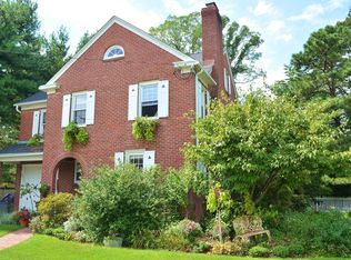44 Bernard St, Farmingdale, NY 11735