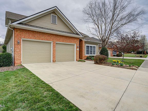 3rd image of 1923 Waters Edge Dr