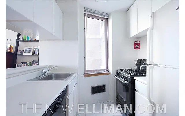 Rented by Douglas Elliman | media 47