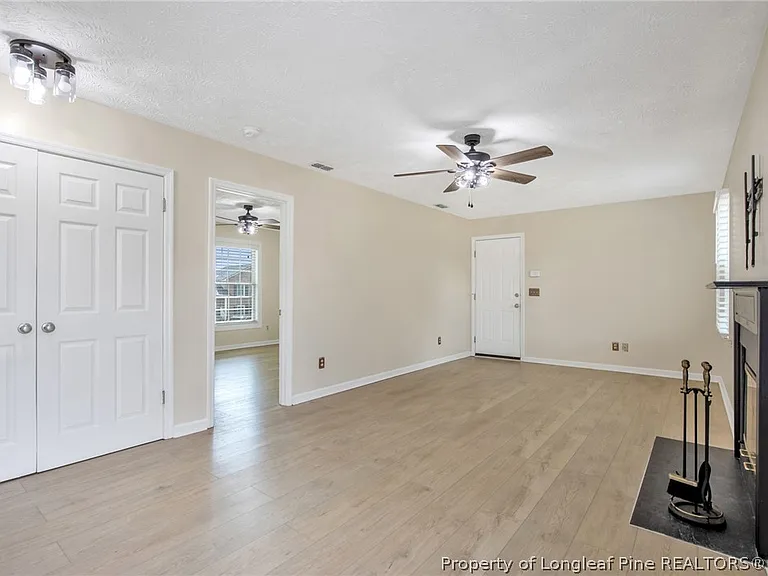 1931 Daphne Cir — Photo 15
