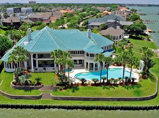 2210 Twin Oaks Blvd, Kemah, TX 77565
