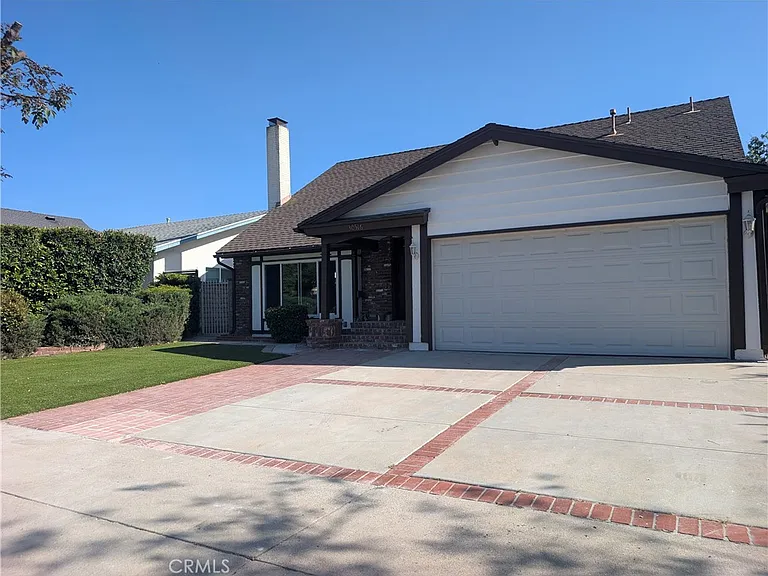 30516 Sandtrap Dr — Photo 1
