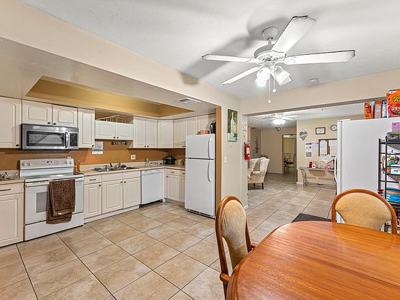 5th image of 808 S BROADWAY #1