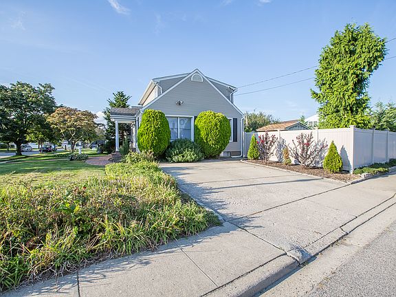 5th image of 101 Benjamin Ave