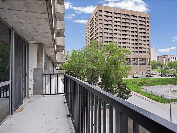 3rd image of 600 Admiral Blvd APT 507