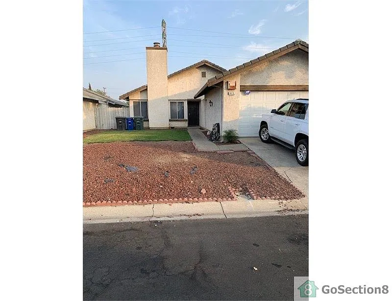 2079 Brighton Dr photo 1
