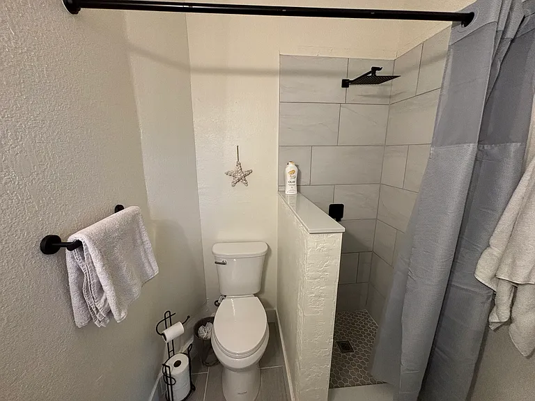 110 S Hollywood Ave — Photo 6