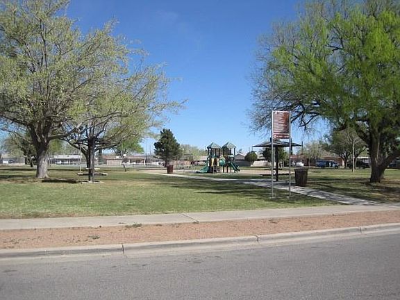 3rd image of 5240 Bastille Ave
