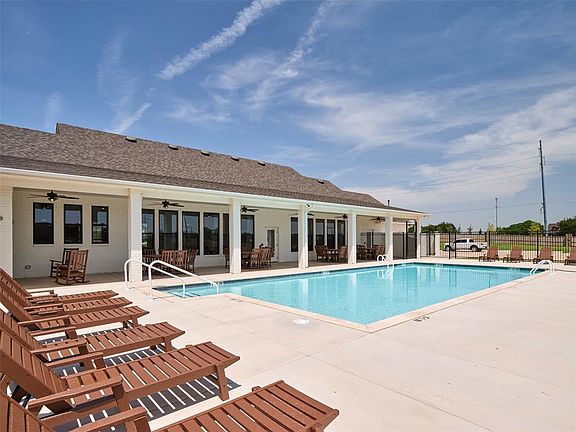 3rd image of 16309 Blackberry Farm Rd