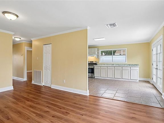 4th image of 164 Carmen Dr