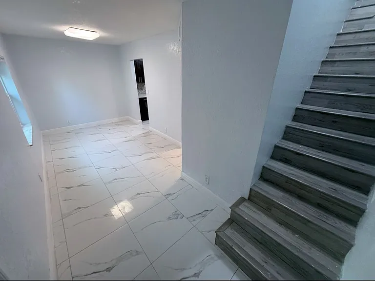 1651 SW 40th Ter #A — Photo 10