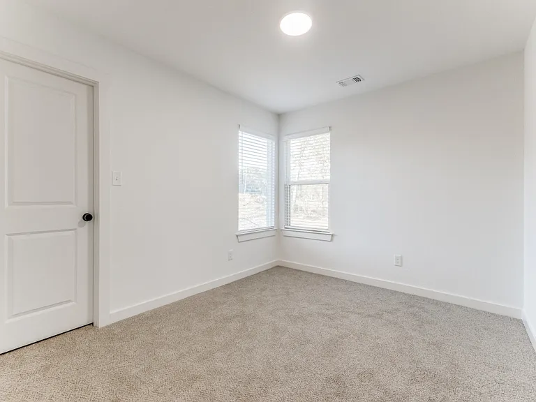 1017 Ray Dr — Photo 8