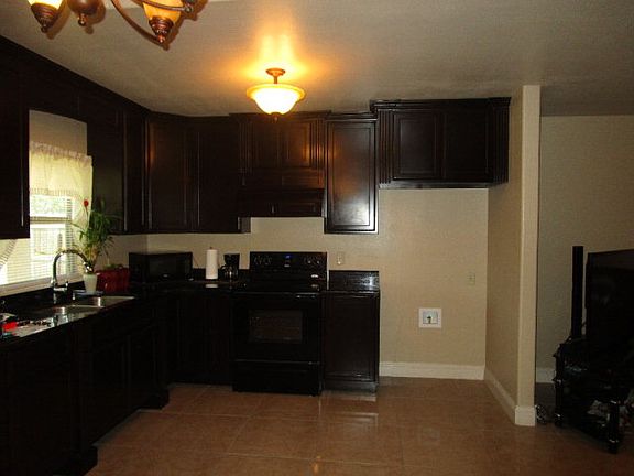 2nd image of 1744 Rebecca Ln