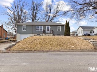 607 N State St, Roanoke, IL 61561