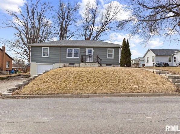 607 N State St, Roanoke, IL 61561