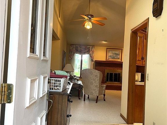 4th image of 184 Jessica Dr