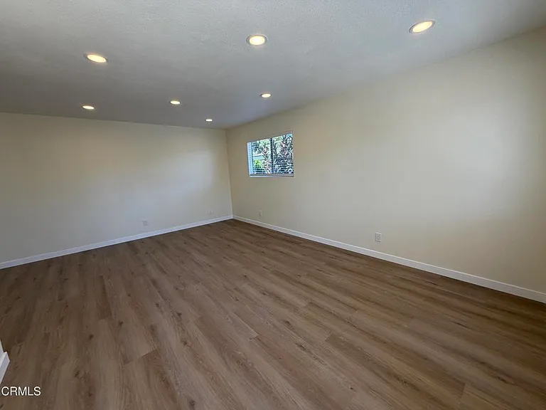 1127 Acadia Pl — Photo 3