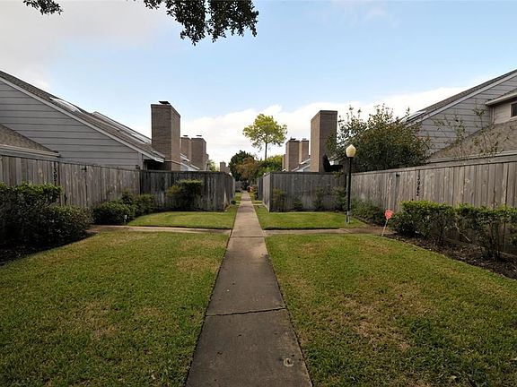 4th image of 13952 Hollowgreen Dr #6