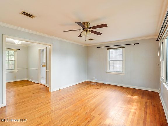 3rd image of 4114 Oak Ave