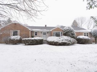 4 Meadowview Dr, Troy, NY 12180