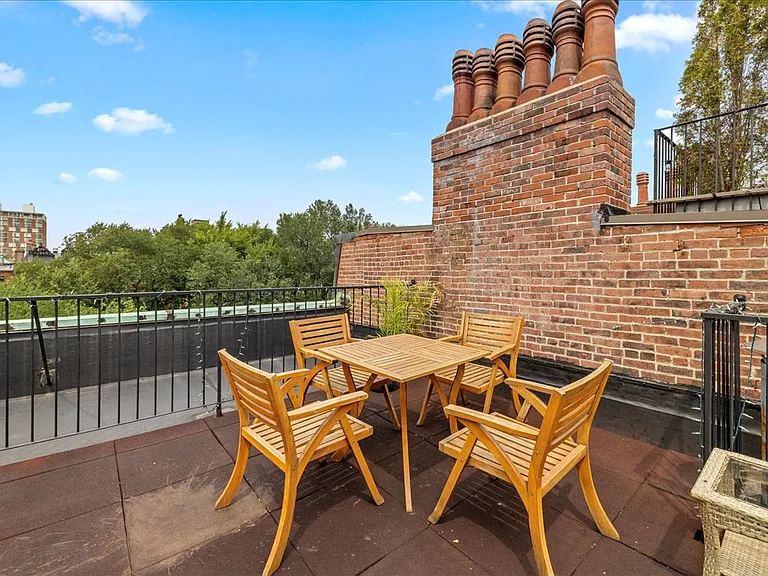228 Commonwealth Ave #10 — Photo 10