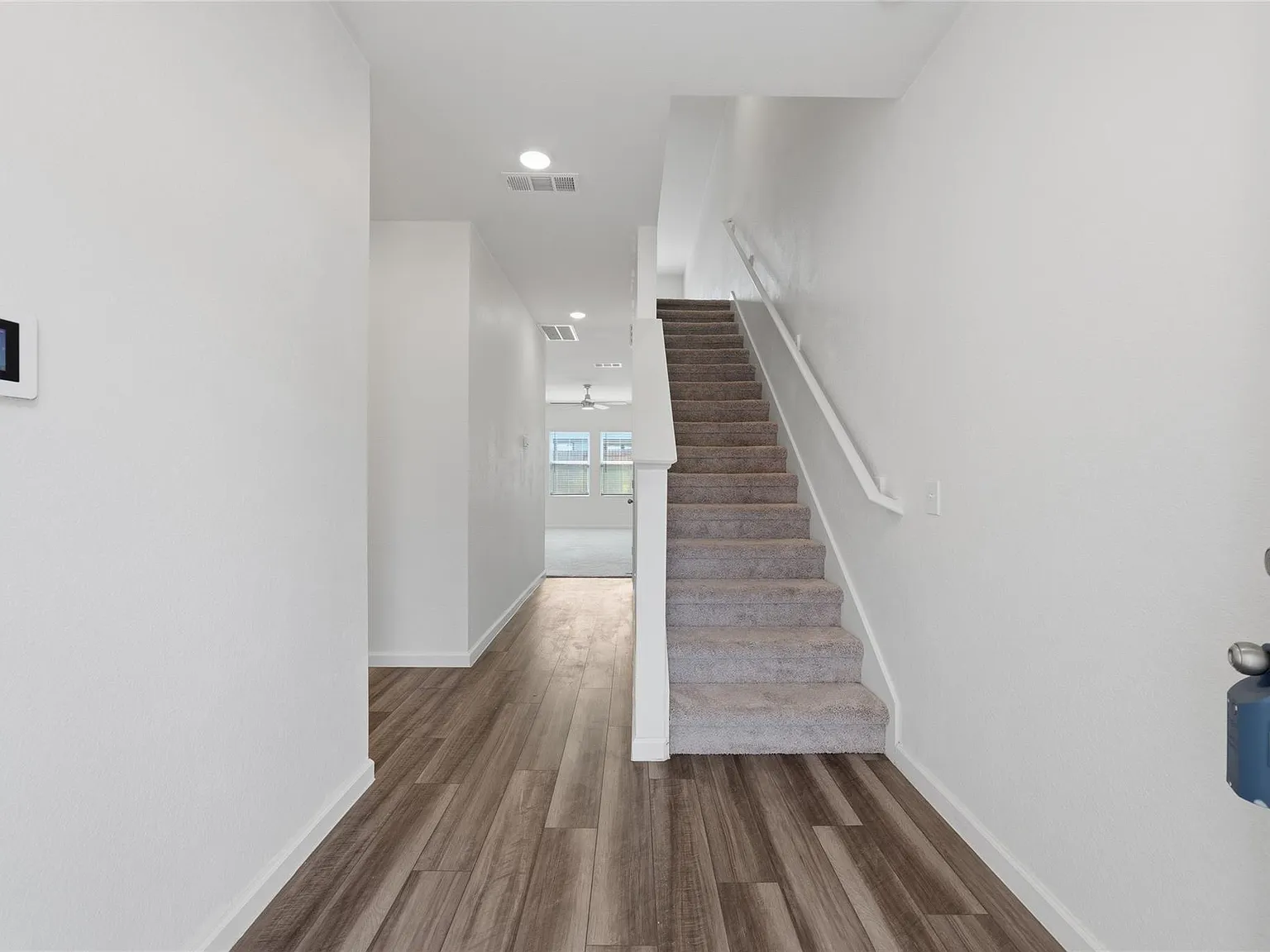 4 bed, 3.0 bath, 2260 sqft, $2,400 — Photo 4