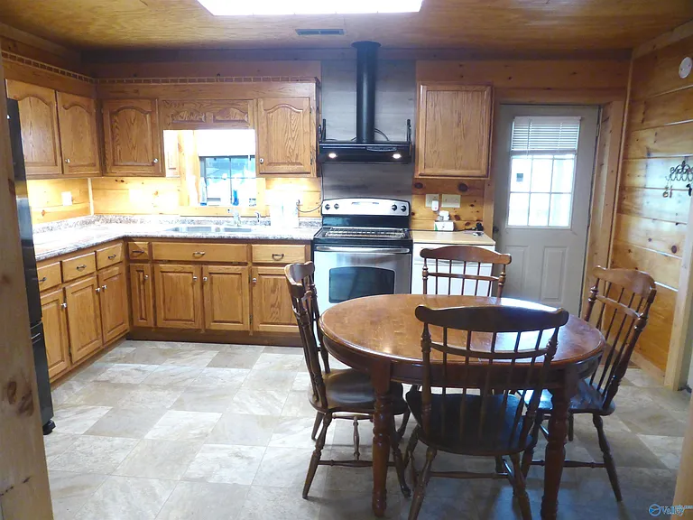 11906 Poplar Hill Ln — Photo 3