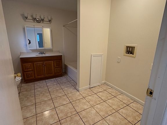 4th image of 76 Broad St