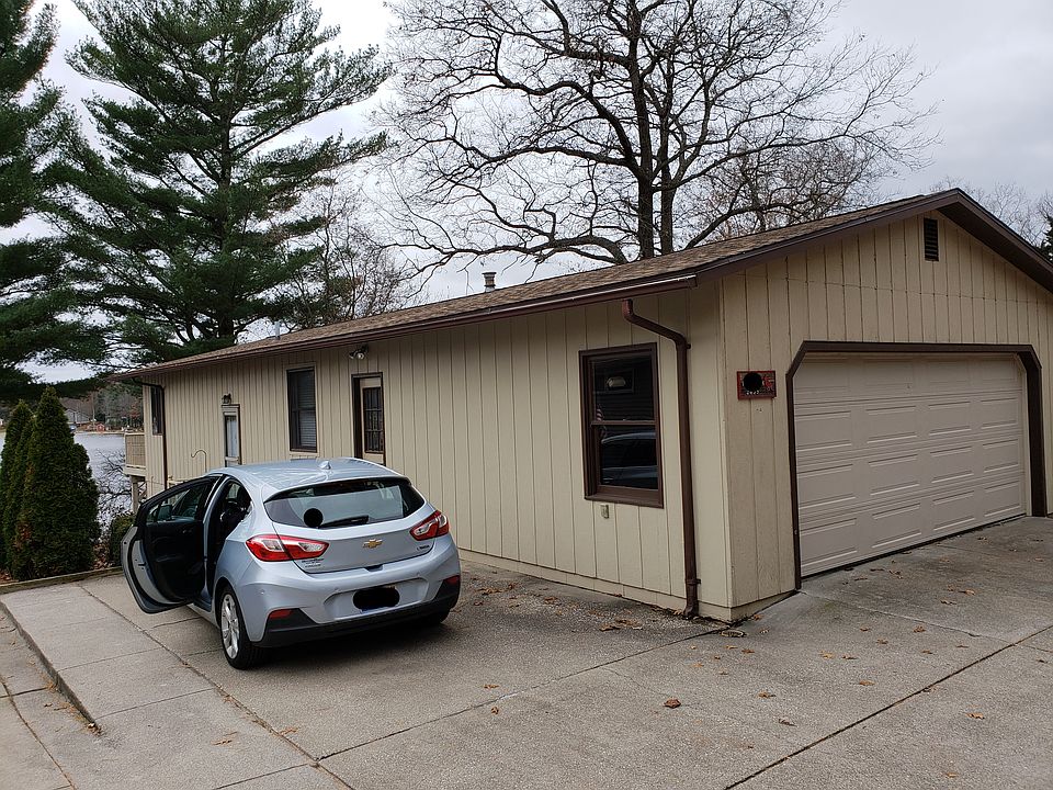 2nd image of 2035 Lake Ave