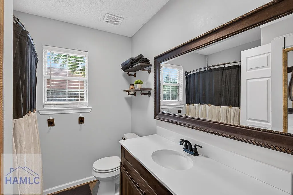 3 bed, 2.0 bath, 1142 sqft, $2,050 — Photo 4