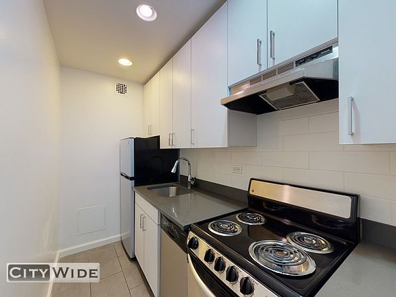 3rd image of 160 W 73rd St APT 3b