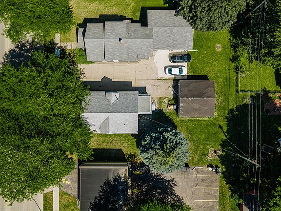 2nd image of 34 W Scott St