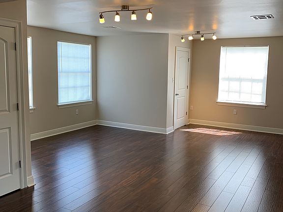 3rd image of 805 N Howard Ave