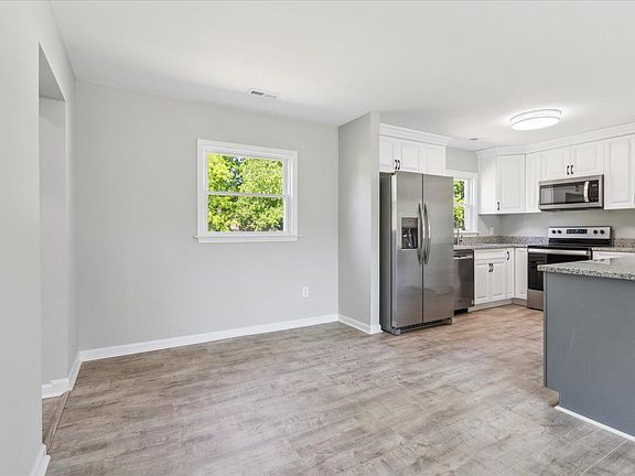 5th image of 213 Lynnhaven Dr