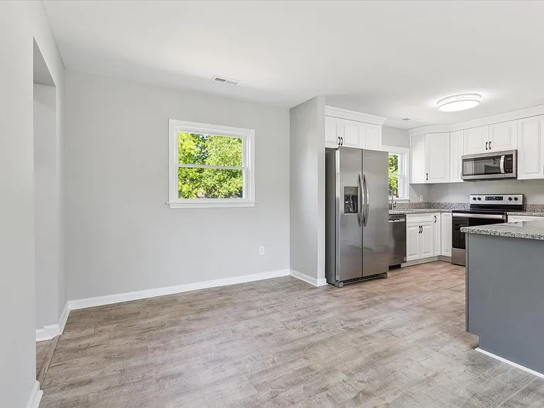 213 Lynnhaven Dr — Photo 5