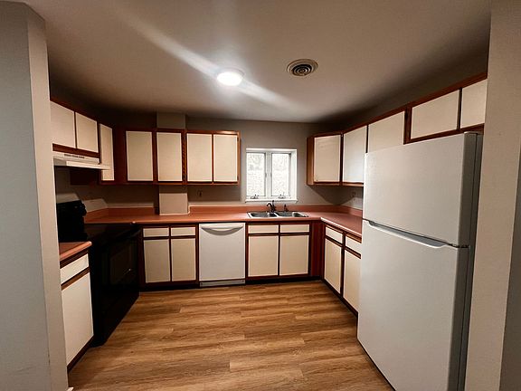 3rd image of 64 & 70 Hudson Ave #70-1