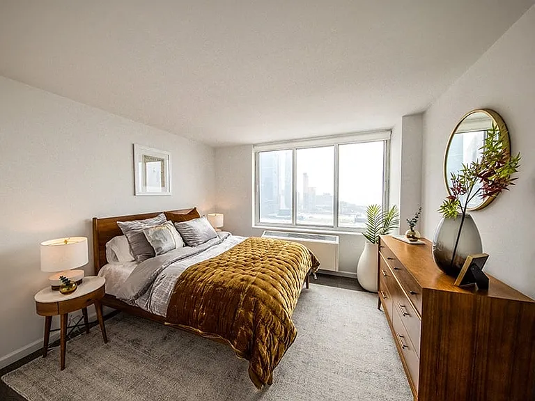 650 W 42nd St #2921 — Photo 2