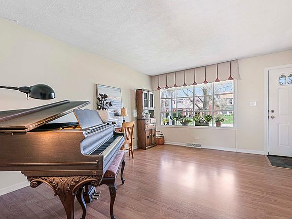 3rd image of 424 Kenilworth Ave