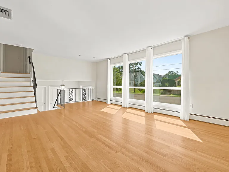 60 Oakland Ave — Photo 12