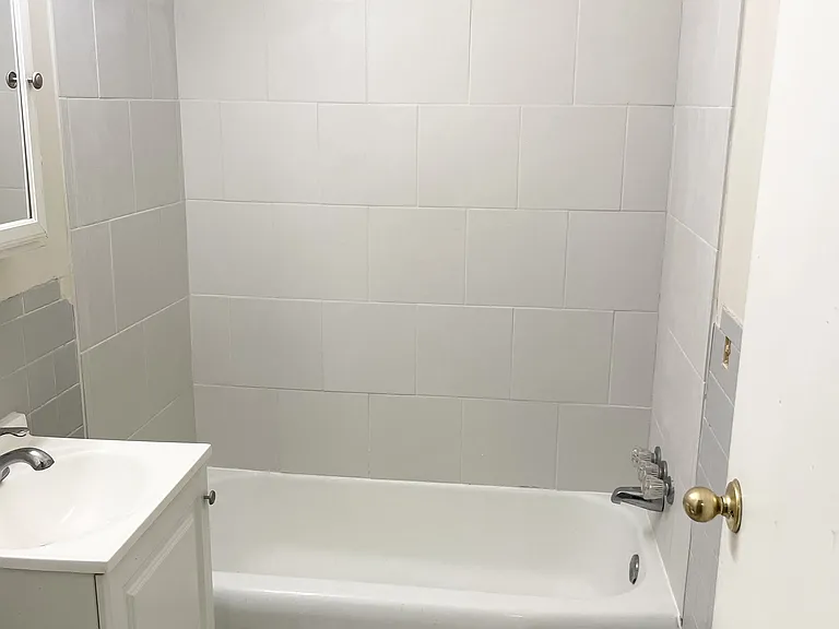 Sullivan Lake Apartments — Photo 11