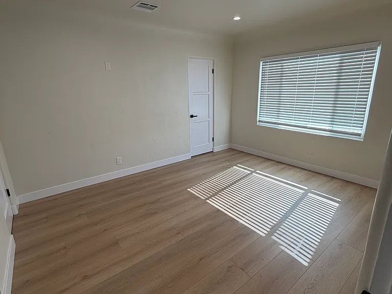 1090 E Verdugo Ave — Photo 19
