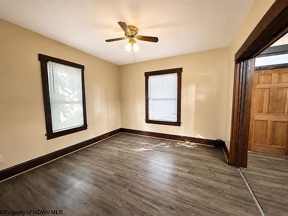 4th image of 565 E Brockway Ave