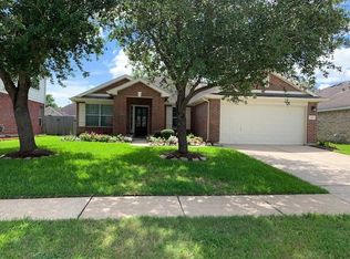 541 Small Cedar Dr, League City, TX 77573