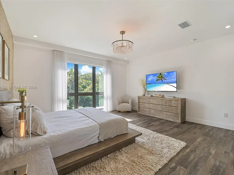 56 Samana Dr — Photo 12