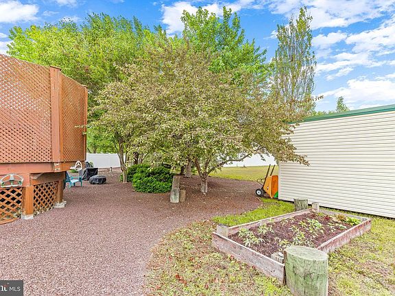 5th image of 45574 Sunflower St