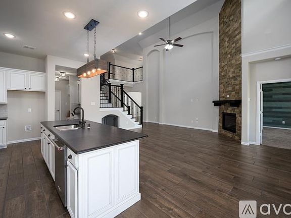 3rd image of 4513 Sage Ln