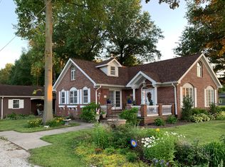 303 W Elm St, Teutopolis, IL 62467