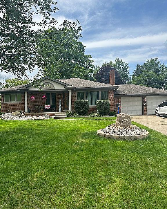 2nd image of 42075 Hanks Ln