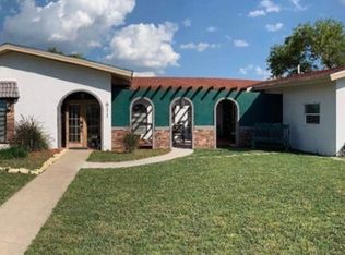 611 S 9th St, Carrizo Springs, TX 78834